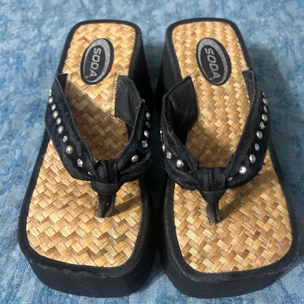 Soda Vintage 00’s Black Foam and Bamboo Platform Sandals size 7